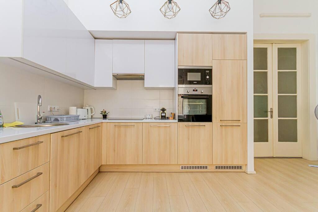 Luminous Design Apartment - W18 Boedapest Buitenkant foto